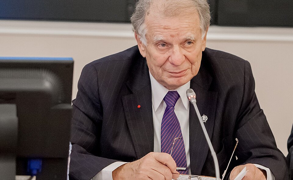 Fayl:Zhores Alfyorov 2012.jpg