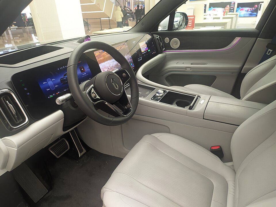 Fayl:AITO M9 interior.jpg