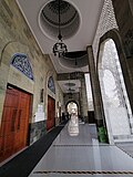 Al-Hasan masjididagi teak yogʻochidan tayyorlangan eshik