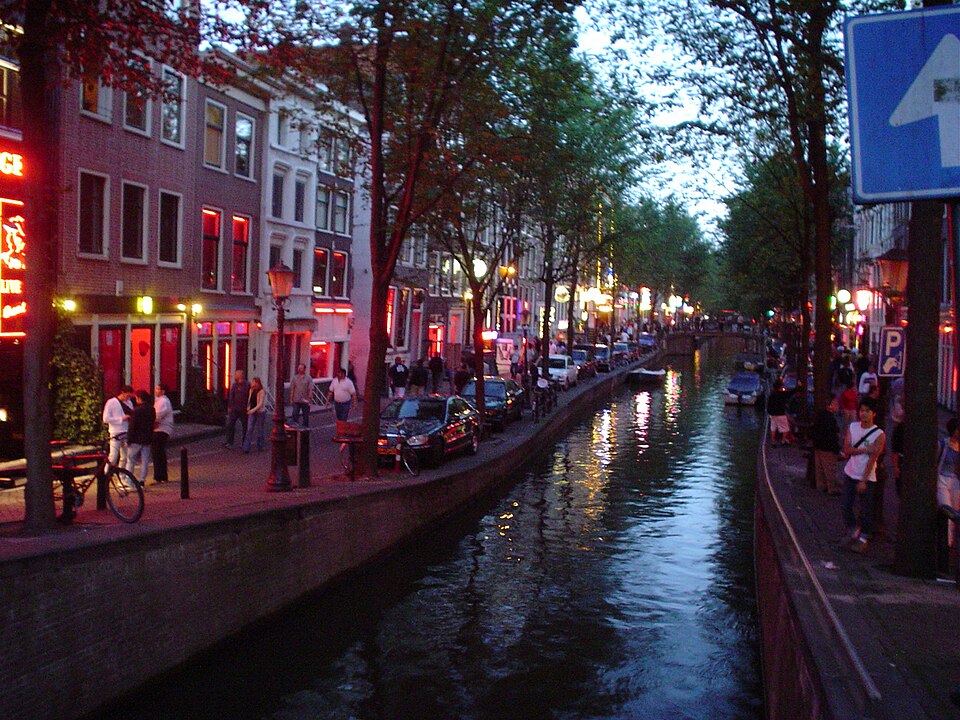 Fayl:Amsterdam red light district 24-7-2003.JPG