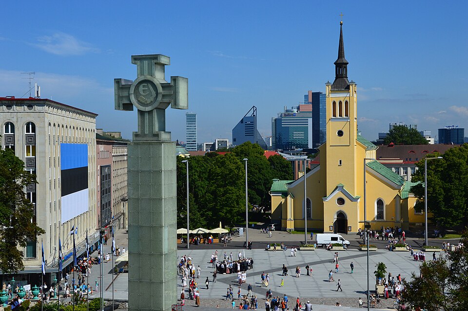 Fayl:Freedom Square (Tallinn).JPG