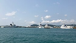 Ishigaki portidagi Yaponiya qirgʻoq xavfsizlik xizmati kemalari