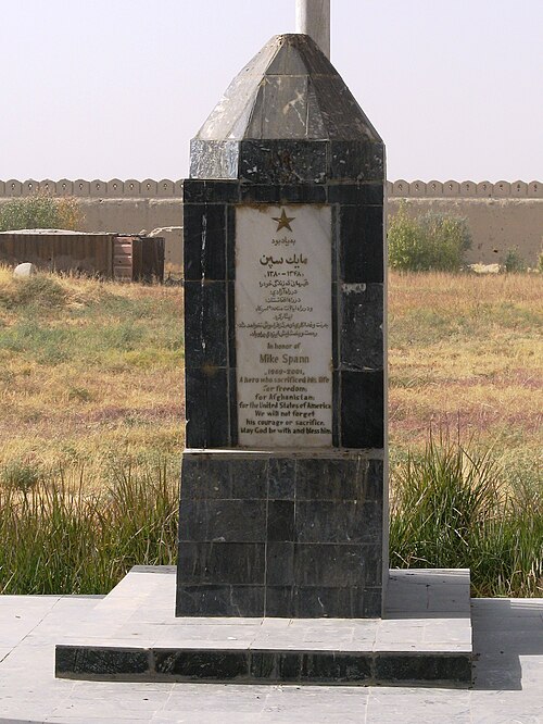 Fayl:Mike Spann Memorial.JPG