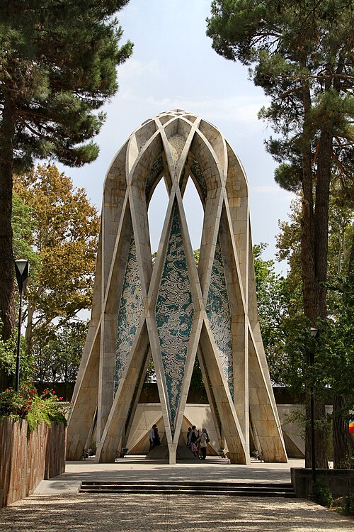 Fayl:Omar Khayyam Mausoleum 254.jpg
