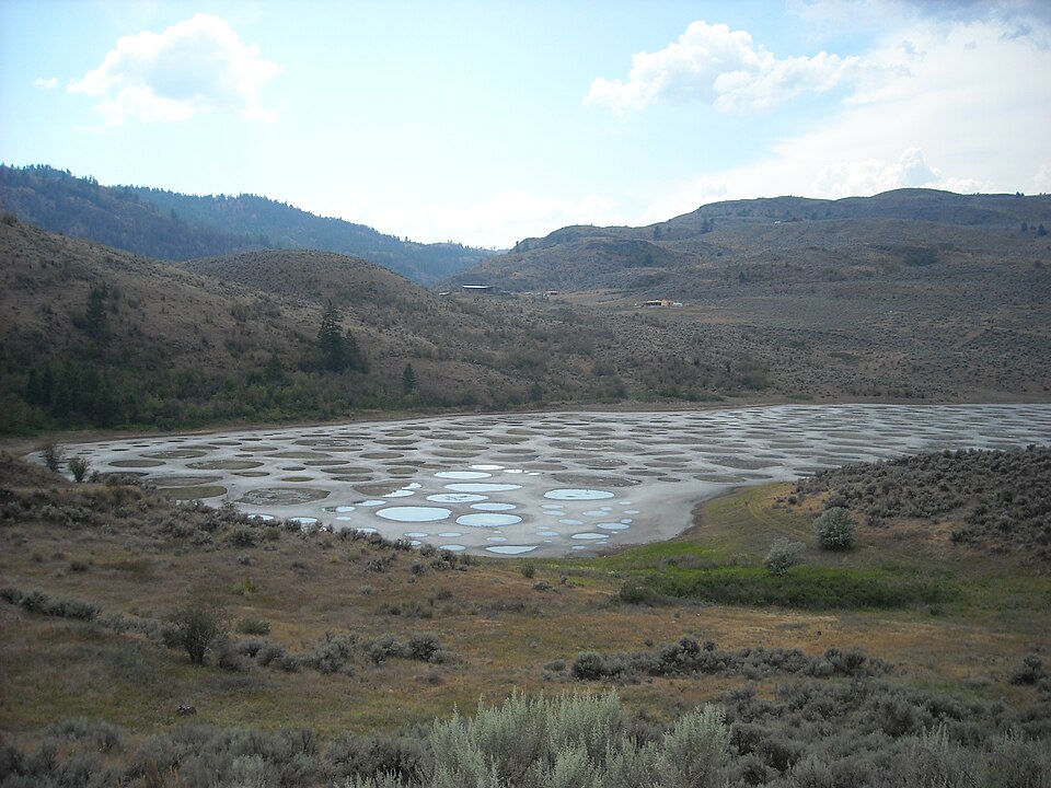 Fayl:Spotted Lake.jpg