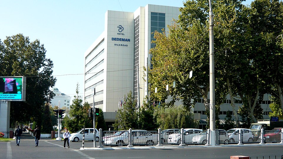 Fayl:Streets of Tashkent 2012.jpg