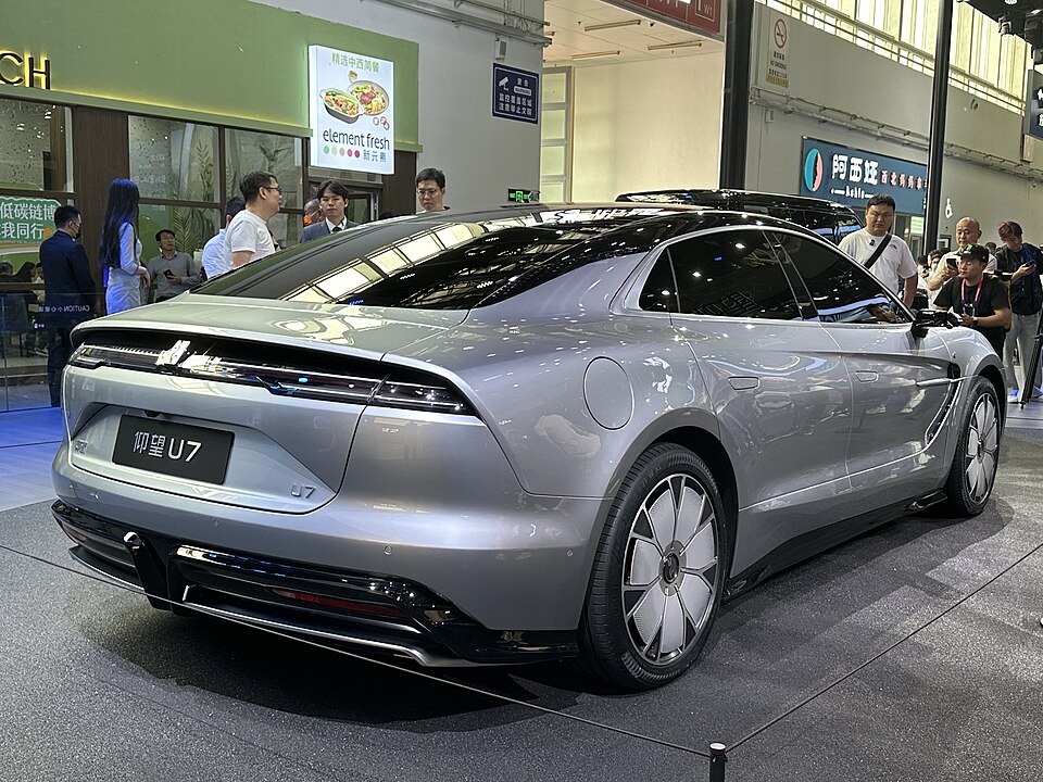 Fayl:Yangwang U7 002.jpg