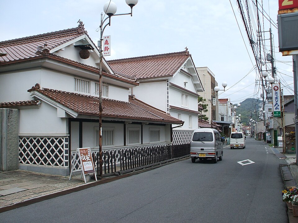 Fayl:酒蔵通り.JPG