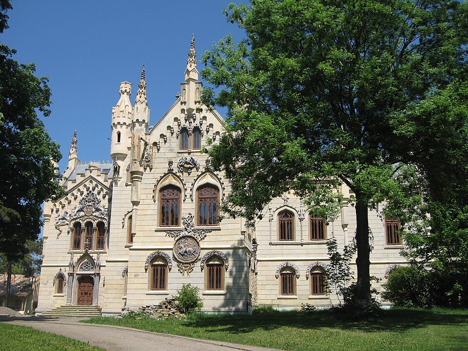 Fayl:Castelul Sturdza din Miclăușeni.jpg