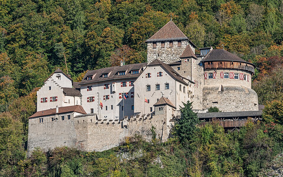 Fayl:Liechtenstein asv2022-10 img22 Vaduz Schloss.jpg