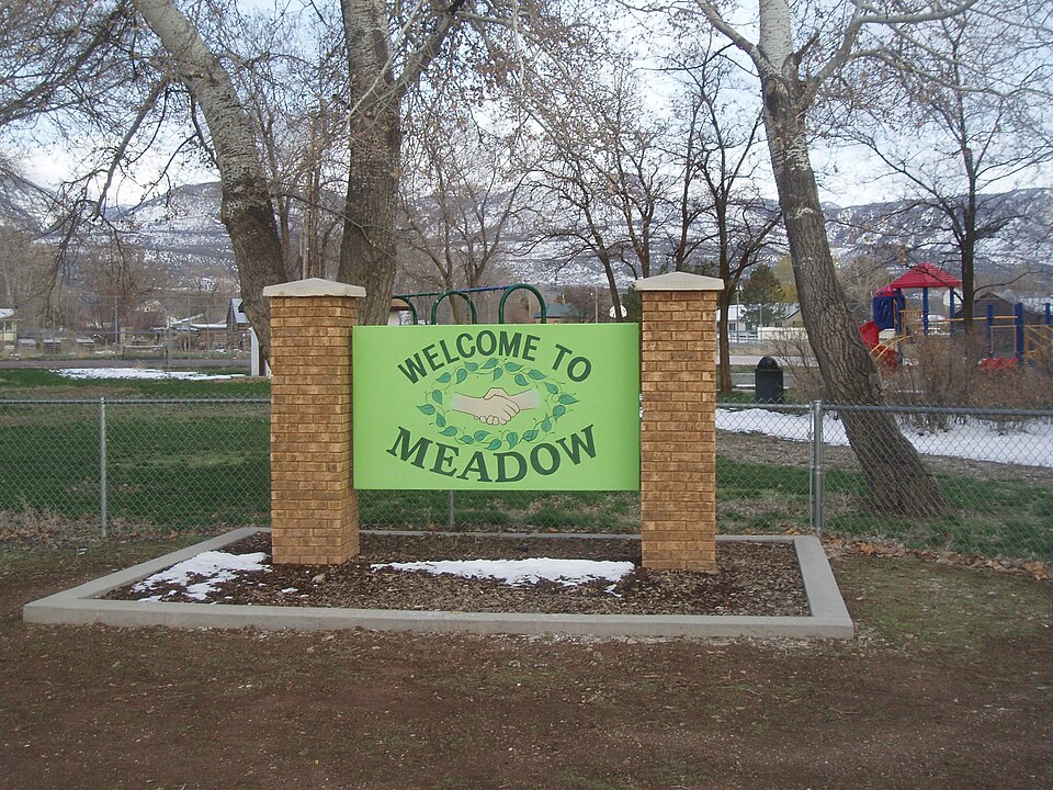 Fayl:Meadow Utah welcome sign.jpeg