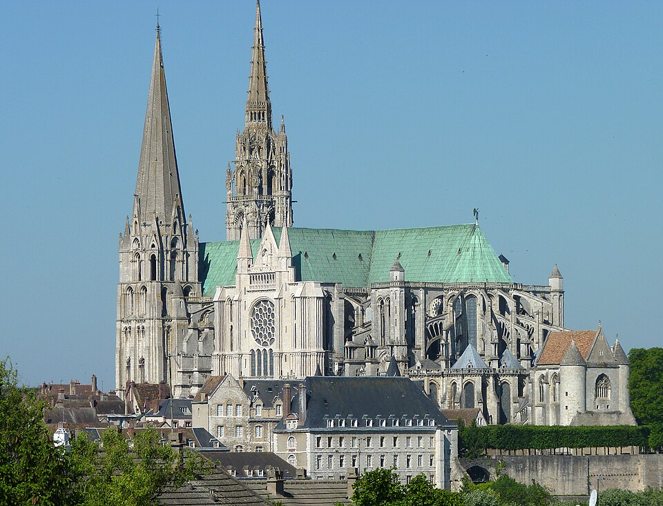 Fayl:Notre Dame de Chartres.jpg