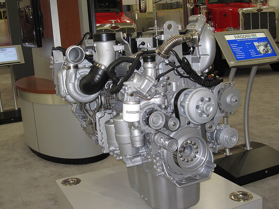 Fayl:Paccar MX engine.jpg