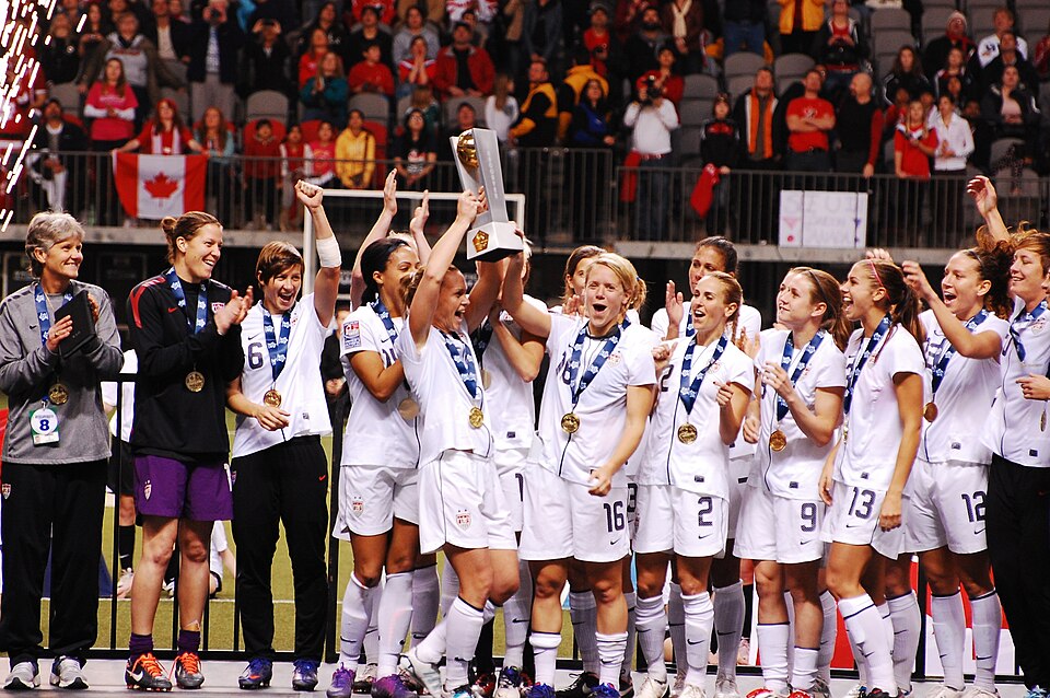 Fayl:USWNT Celebrates.jpg