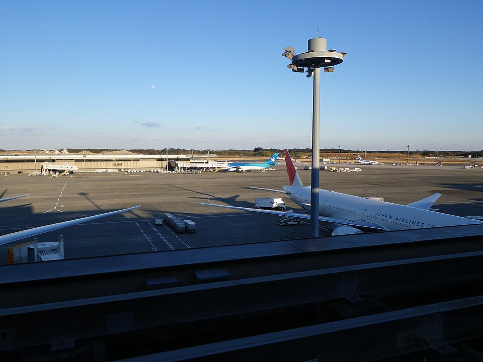 Fayl:成田国際空港第2ターミナル - panoramio (2).jpg