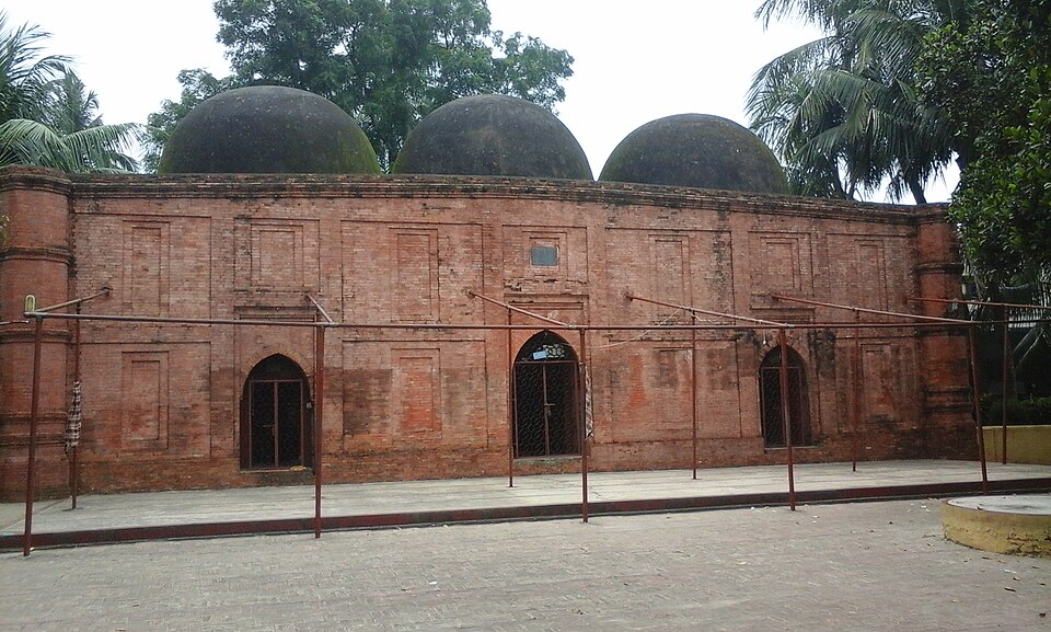 Fayl:Ancient Shahi Mosque, Pabna.jpeg