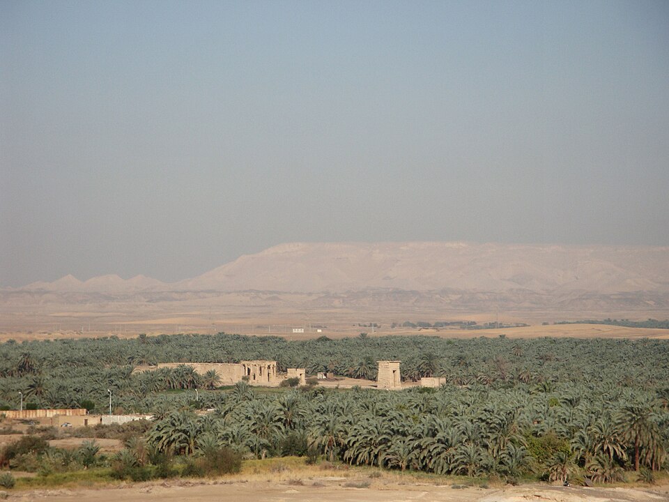 Fayl:Kharga Oasis by Hanne Siegmeier.jpg