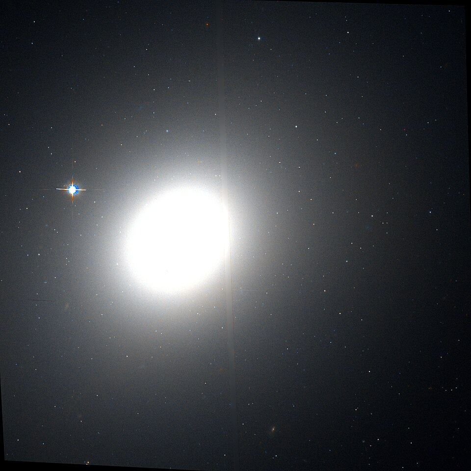 Fayl:Messier 49 Hubble WikiSky.jpg