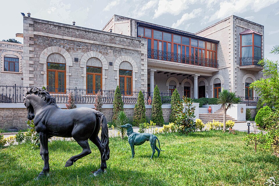 Fayl:Nobels Villa Petrolea façade.jpg