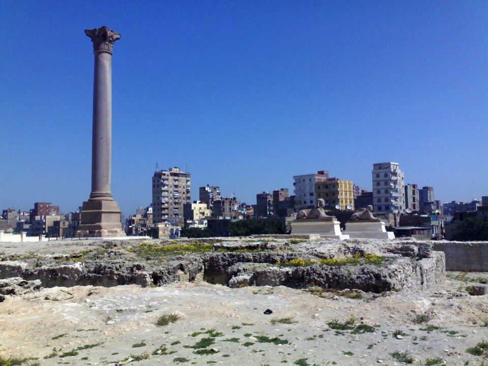 Fayl:Pompey Pillar.jpg