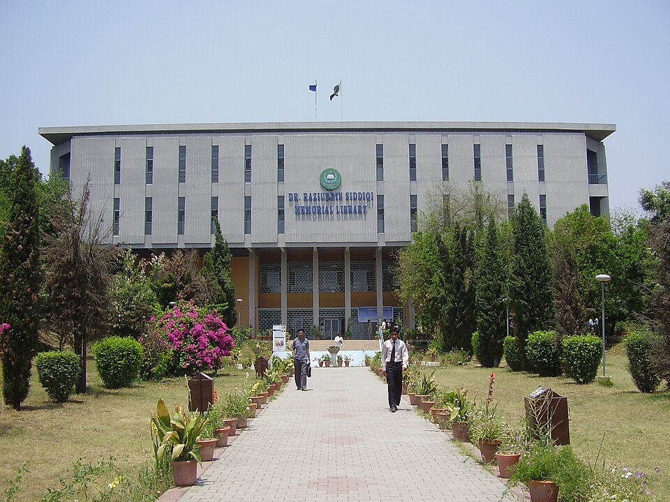 Fayl:Quaid-i-Azam University Library.JPG