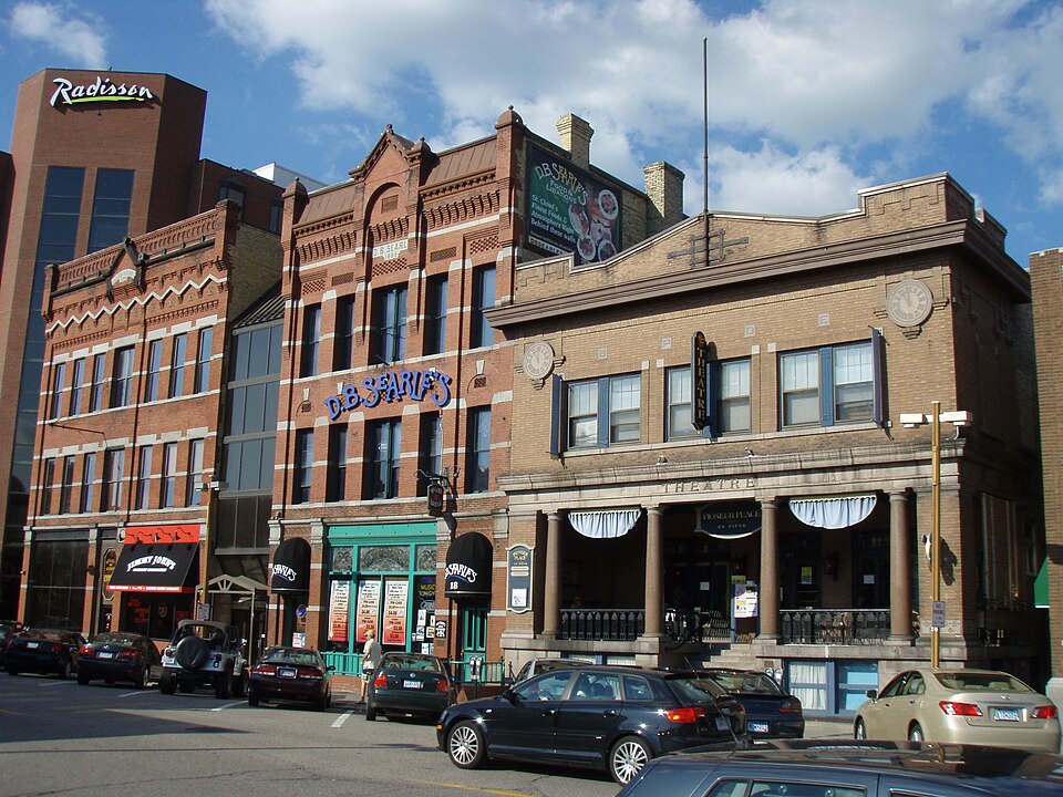 Fayl:5th Ave Commercial Bldgs 3.jpg