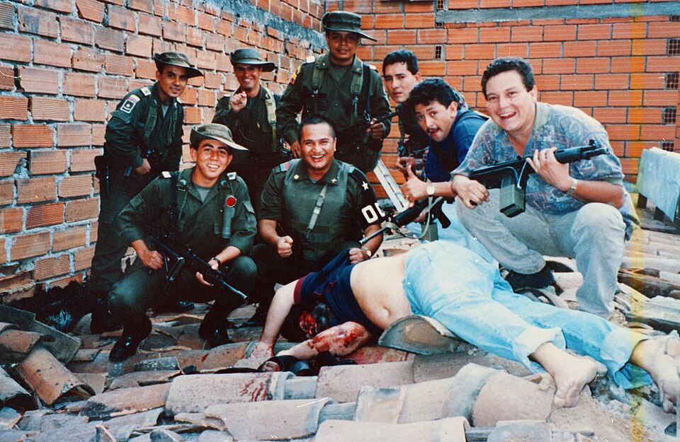 Fayl:Death of Pablo Escobar.jpg