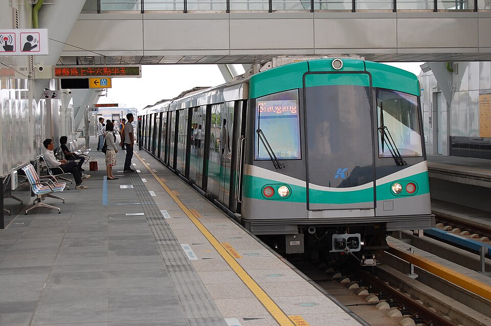 Fayl:Kaohsiung MRT Red Line Train.jpg