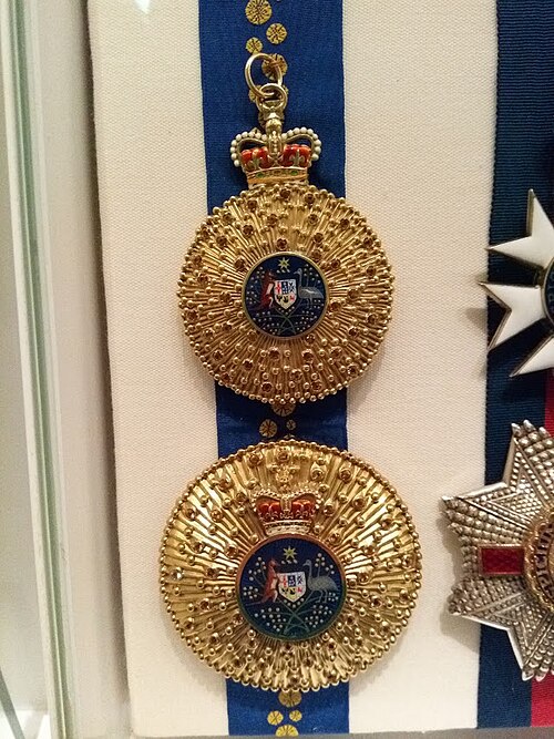 Fayl:Order of australia knight.jpg
