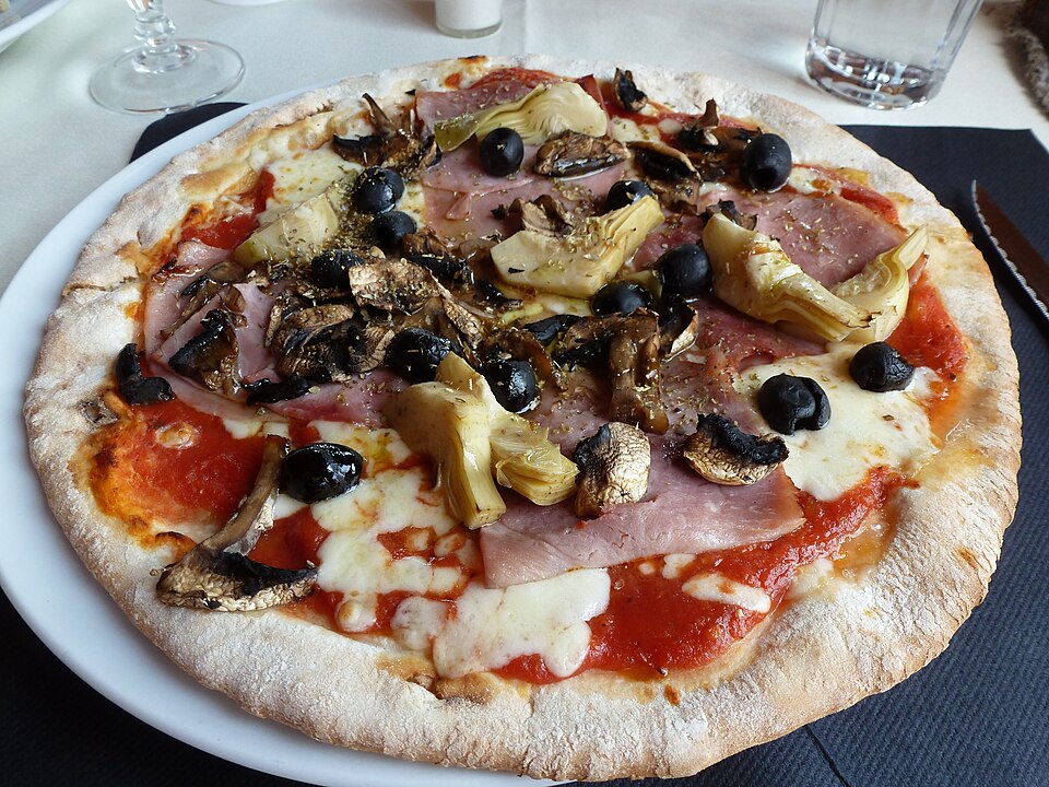 Fayl:Pizza capricciosa.jpg