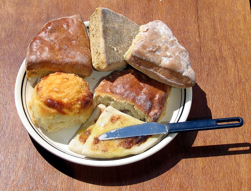 Fayl:Scone varieties.jpg