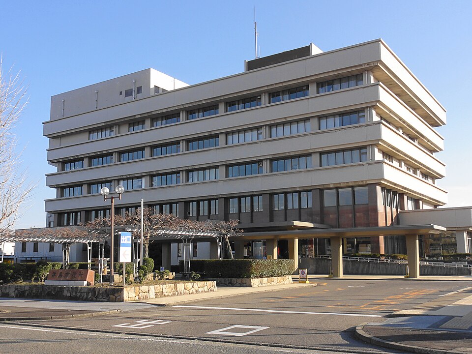 Fayl:Tsushima city office in Aichi.JPG
