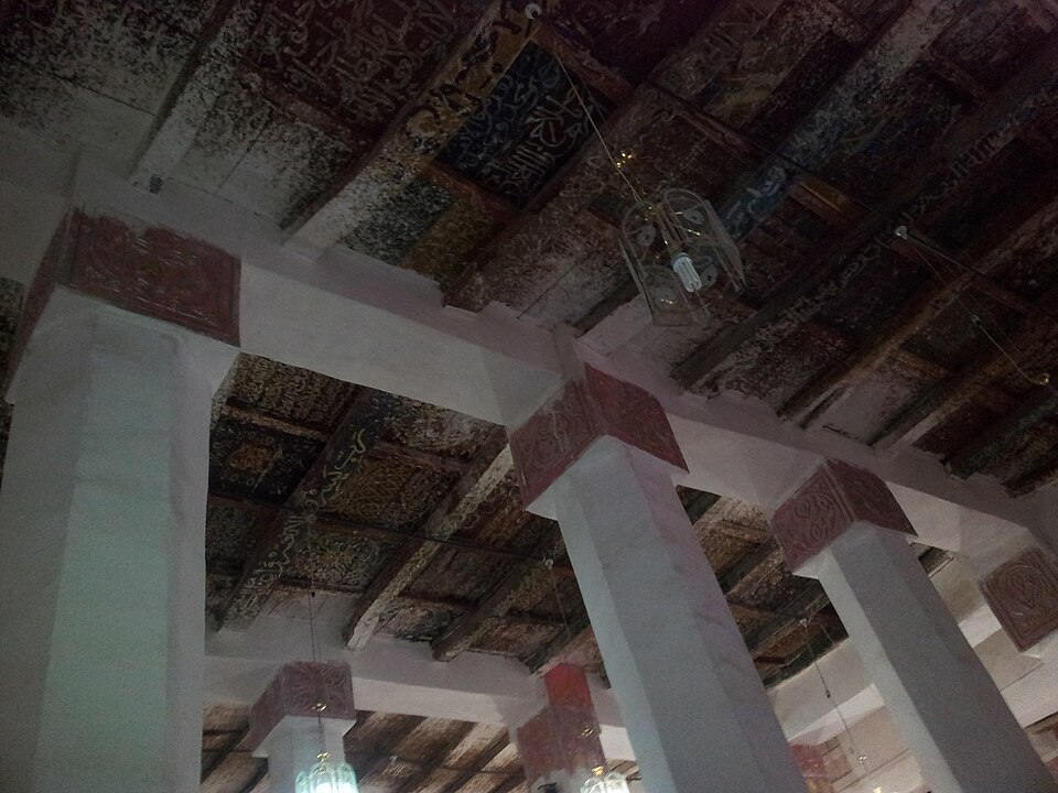 Fayl:Wooden ceiling, Maulatena Hurratul Maleka.jpg
