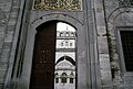 Yangi Volida Camii hovliga kirish