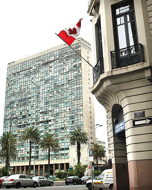 Fayl:Canadian embassy in Montevideo.jpg