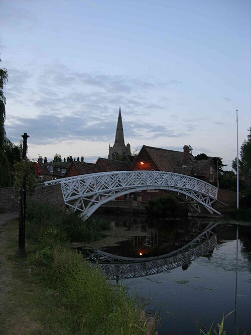 Fayl:Godmanchester Chinese Bridge.jpg