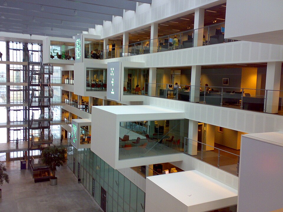 Fayl:It-university.jpg