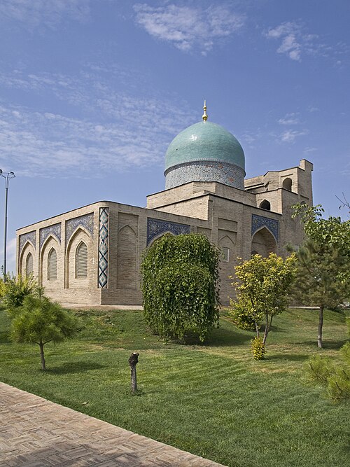 Fayl:Kaffal Shashi Mausoleum rear view.jpg