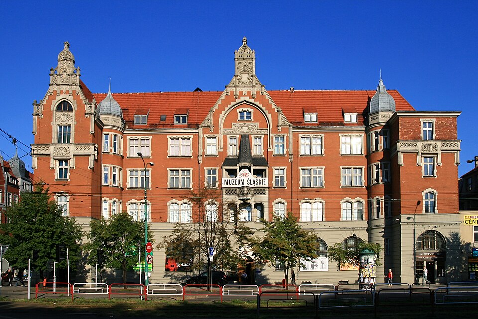 Fayl:Katowice - Silesian Museum 01.jpg