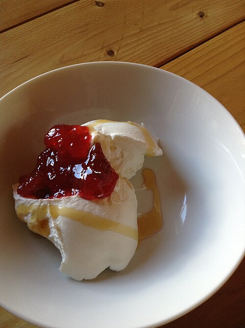 Fayl:Labneh (9328907408).jpg