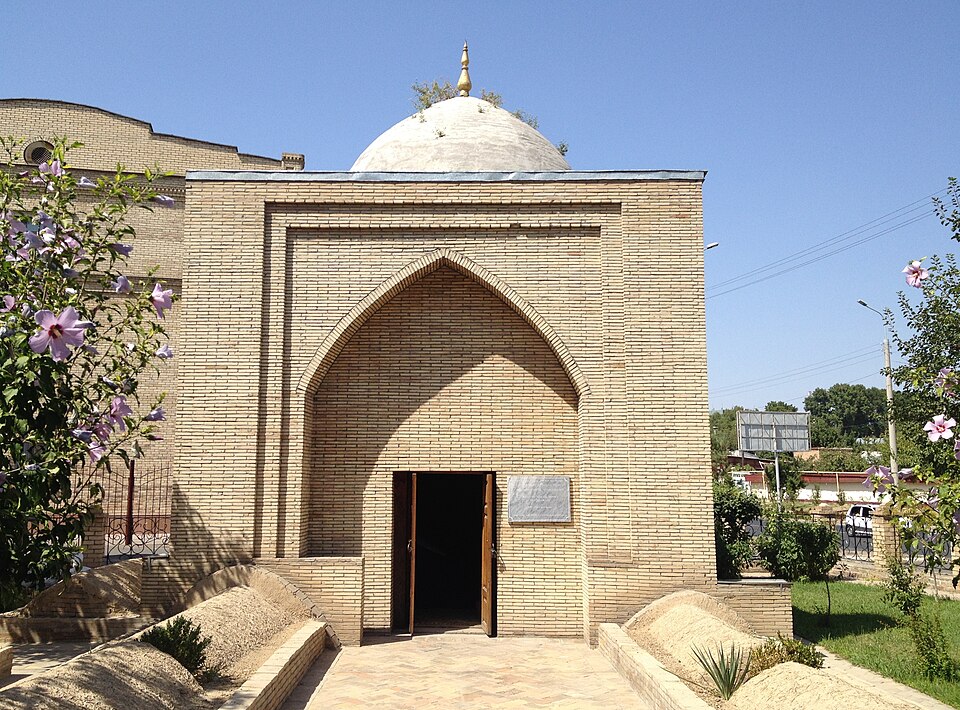 Fayl:Muin Khalfa-Bobo mausoleum.jpg