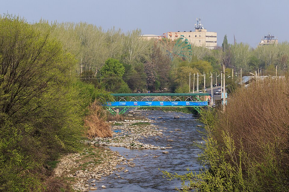 Fayl:Osh 03-2016 img05 Ak-Buura River.jpg