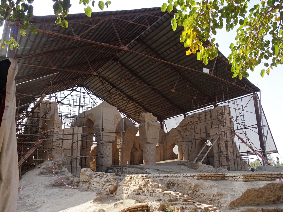 Fayl:Takht e rostam.png