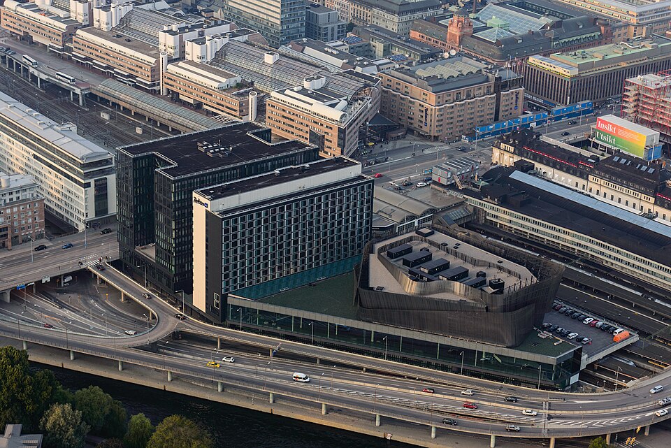 Fayl:Waterfront Building September 2014 08.jpg