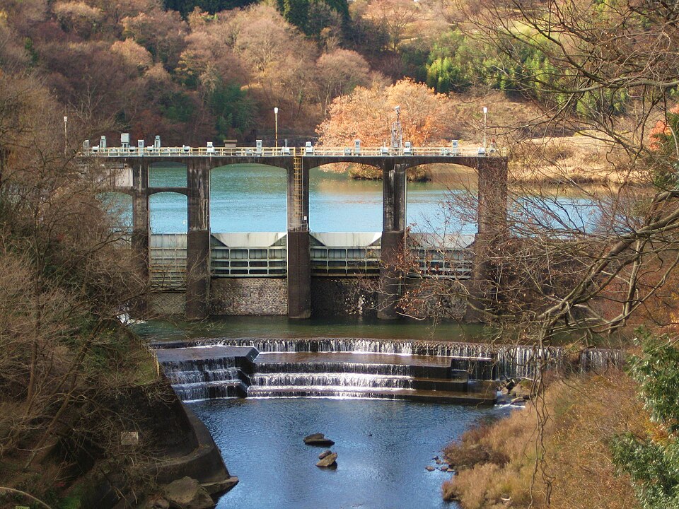 Fayl:Yamadagawa Dam (Gunma).jpg