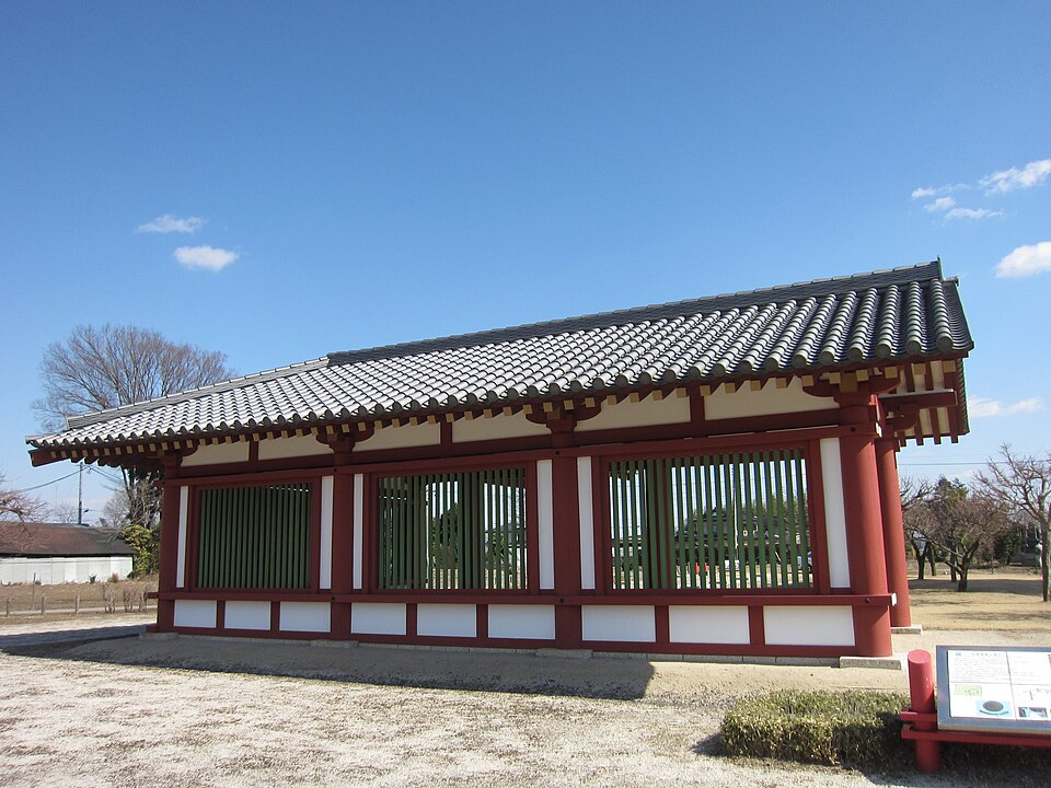 Fayl:下野薬師寺 復元回廊.JPG