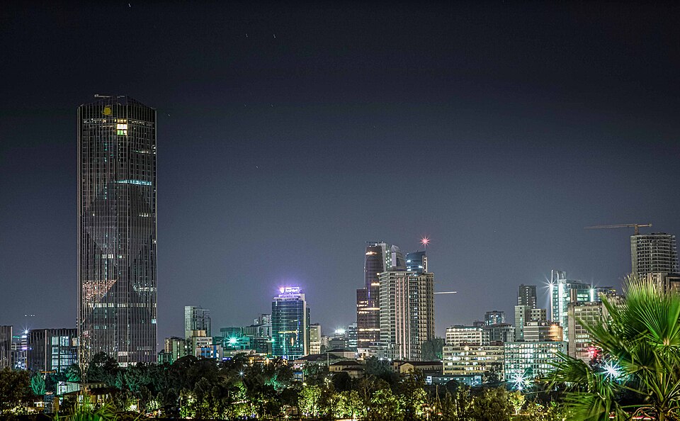 Fayl:Addis in night.jpg