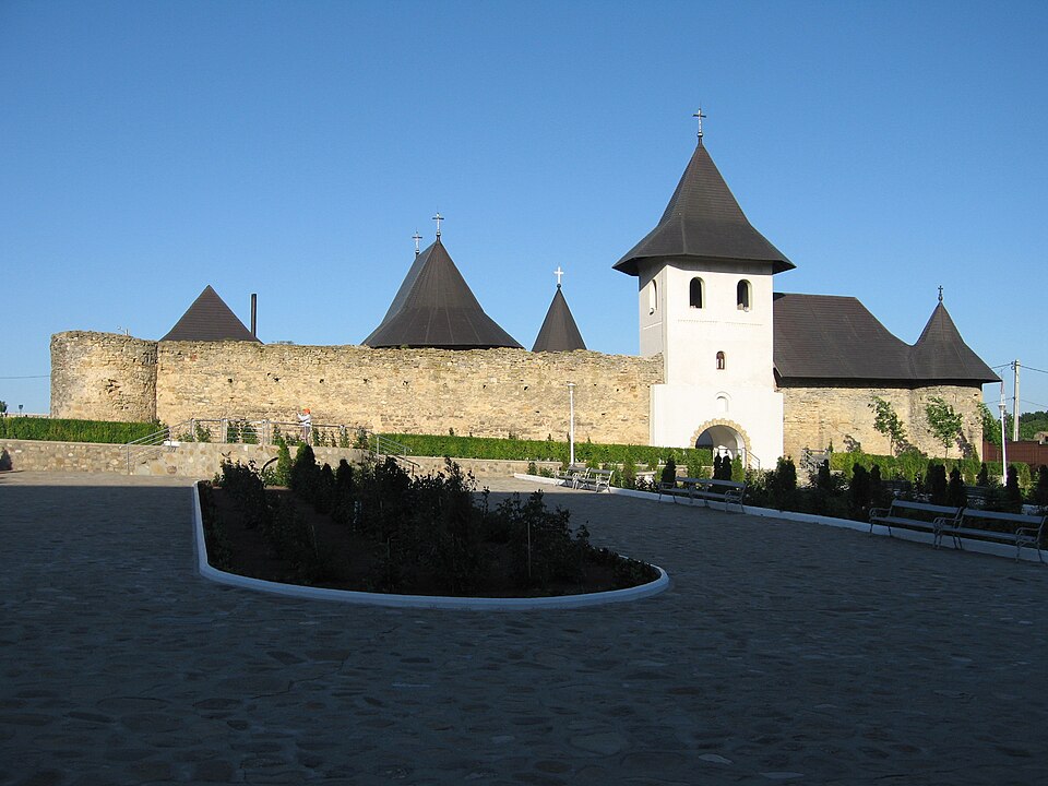 Fayl:Mănăstirea Hadâmbu24.jpg