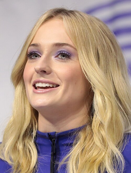 Fayl:Sophie Turner (32576726267) (cropped).jpg
