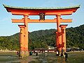 Torii past suv oqimida